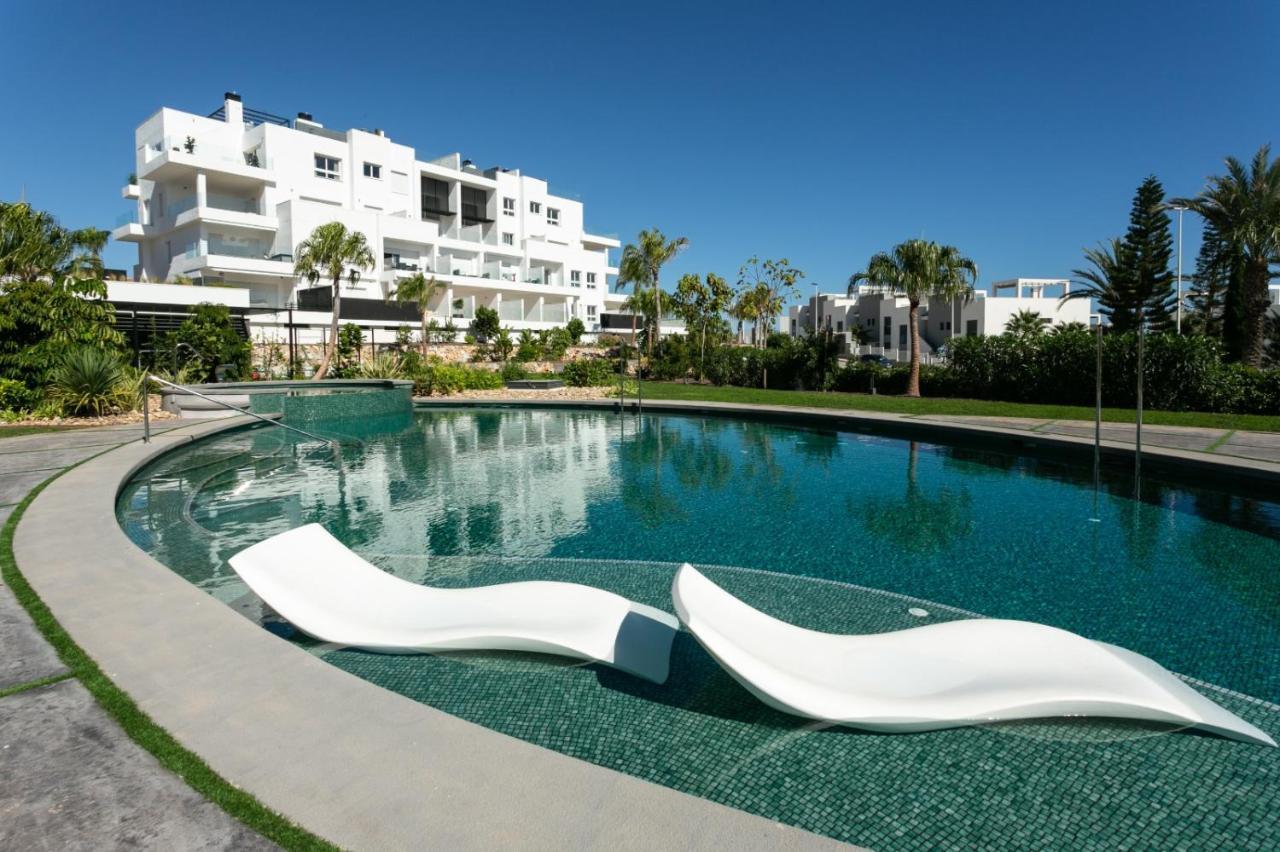 Nice 2 Bedroom Bali Apartment With Sea Views Τορεβιέχα Εξωτερικό φωτογραφία