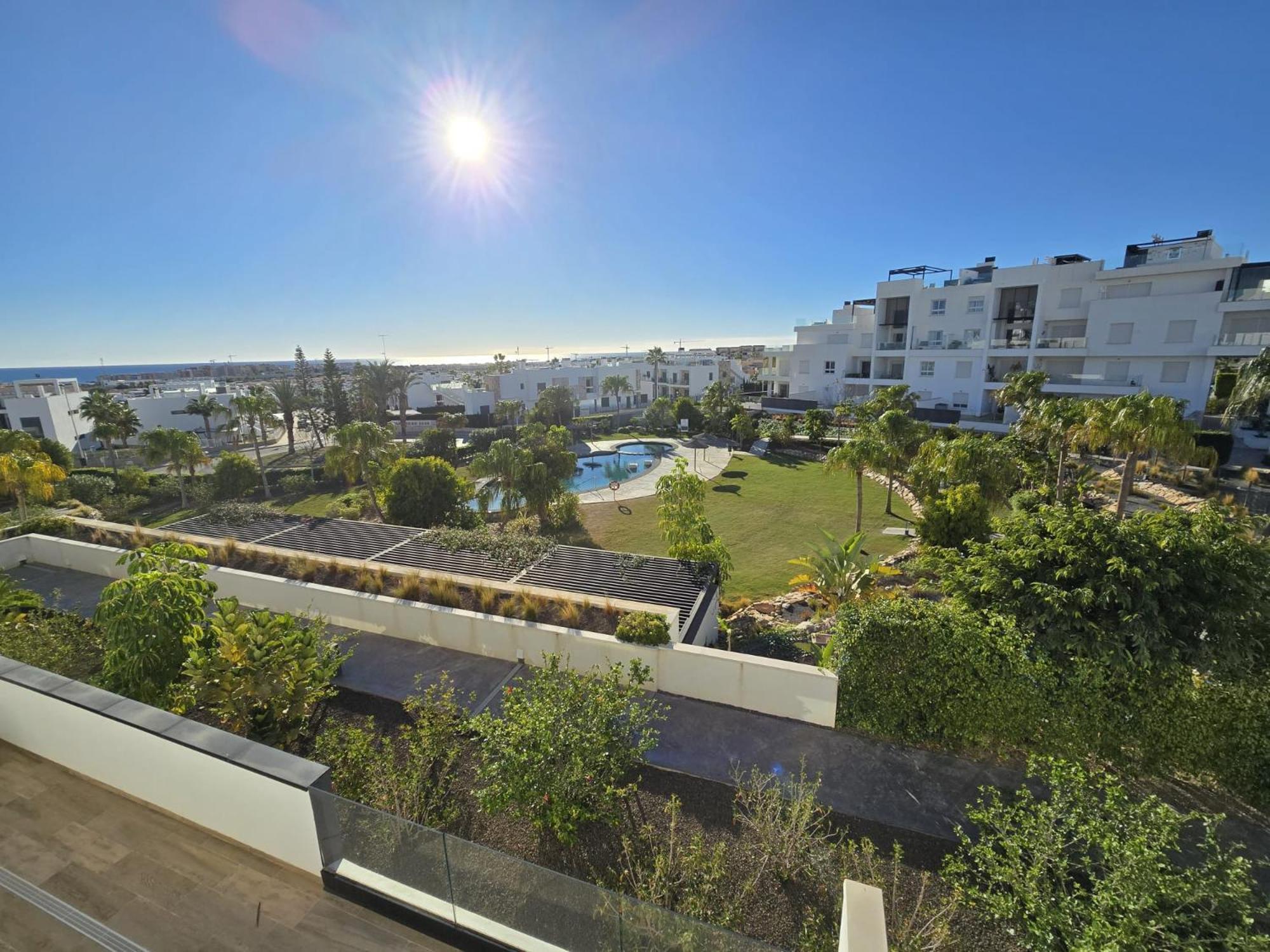 Nice 2 Bedroom Bali Apartment With Sea Views Τορεβιέχα Εξωτερικό φωτογραφία